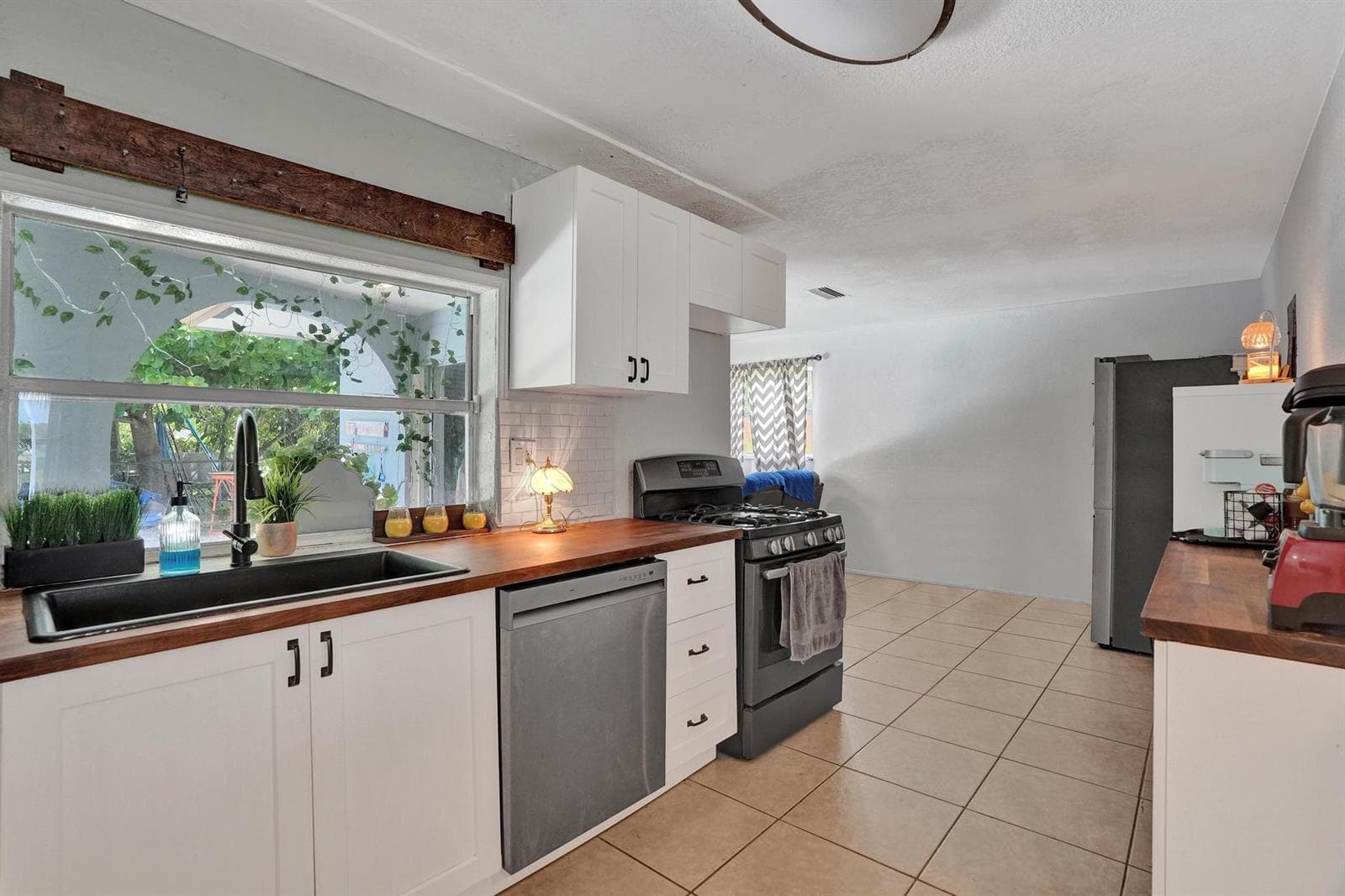 2161 NW 84TH Way, Sunrise, FL 33322 — zdjęcie 4