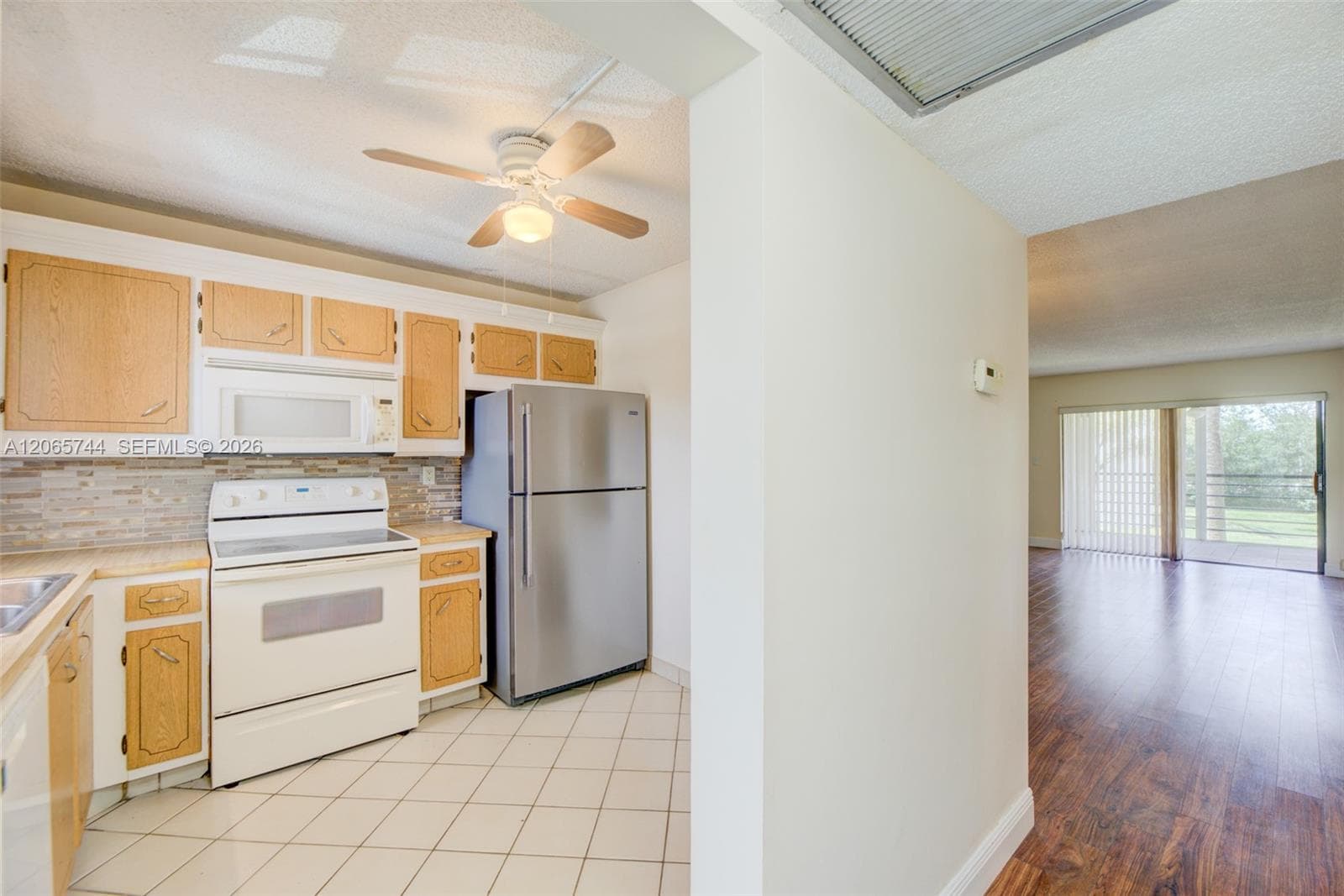 9233 SW 8th St # 208, Boca Raton, FL 33428 — zdjęcie 2