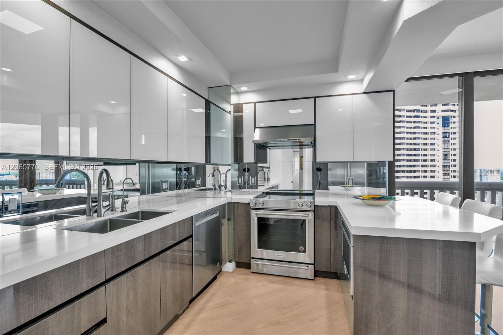 2000 Island Blvd # 2006, Aventura, FL 33160