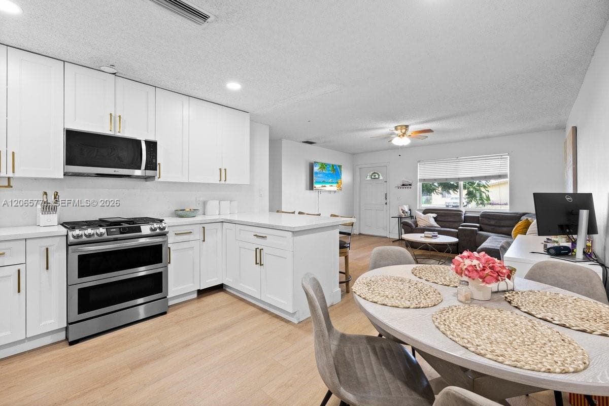8921 NW 26th Pl, Sunrise, FL 33322 — zdjęcie 3