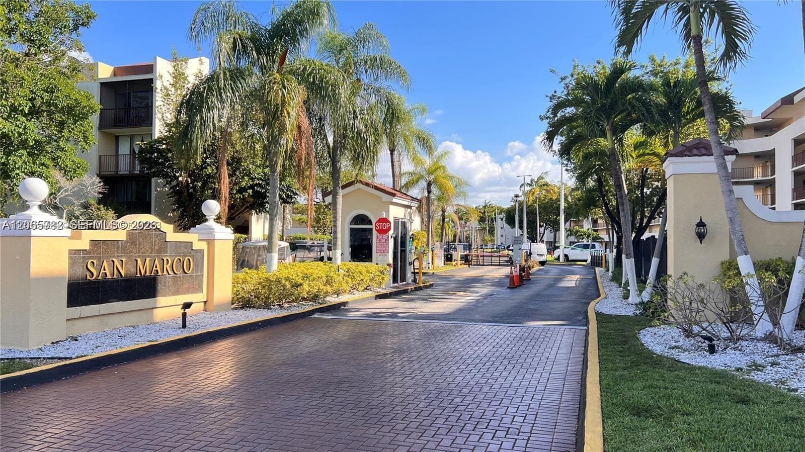 8850 Fontainebleau Blvd # 401, Miami, FL 33172