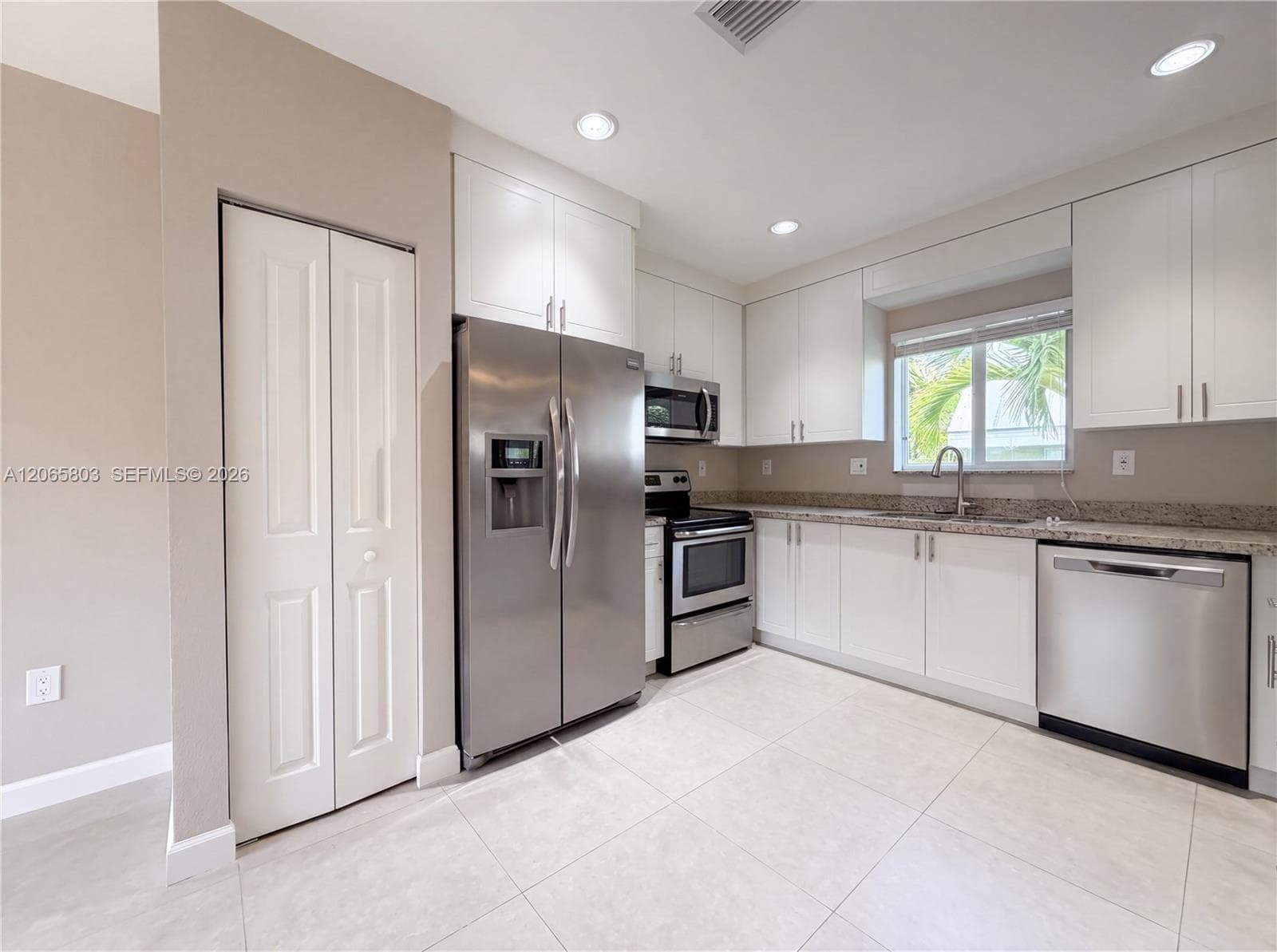 17 Lakeview Dr, Key Largo, FL 33037 — zdjęcie 2