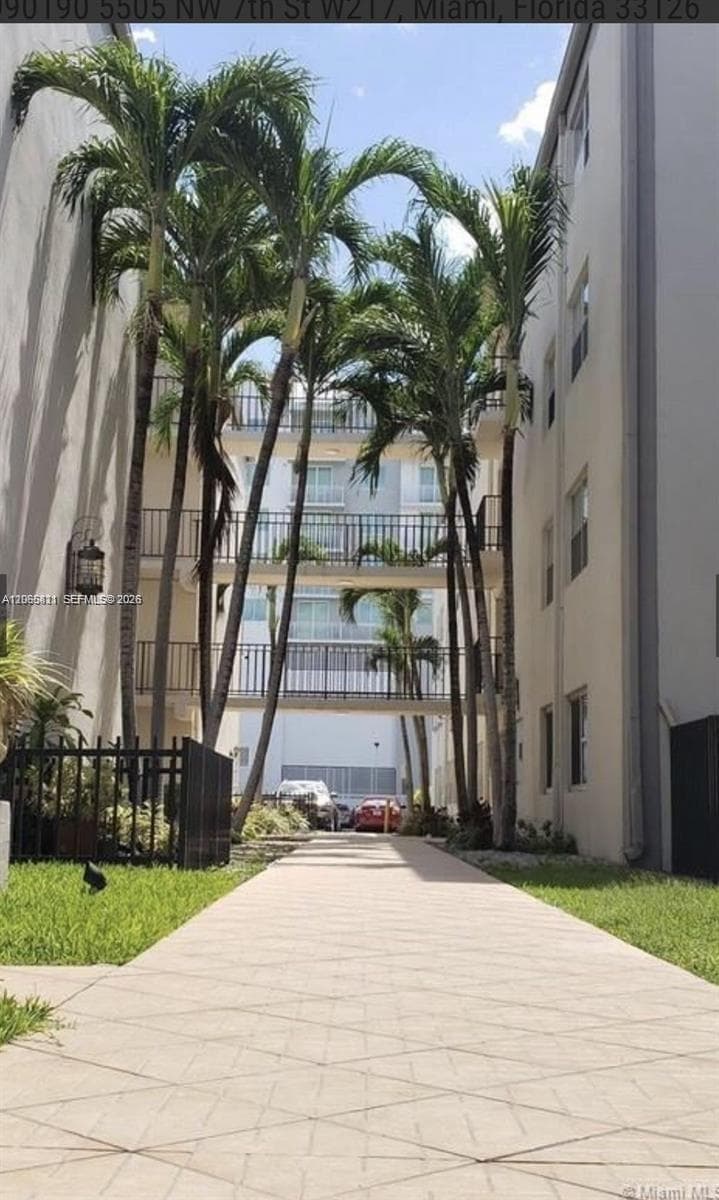 5501 NW 7th St # E204, Miami, FL 33126 — zdjęcie 2