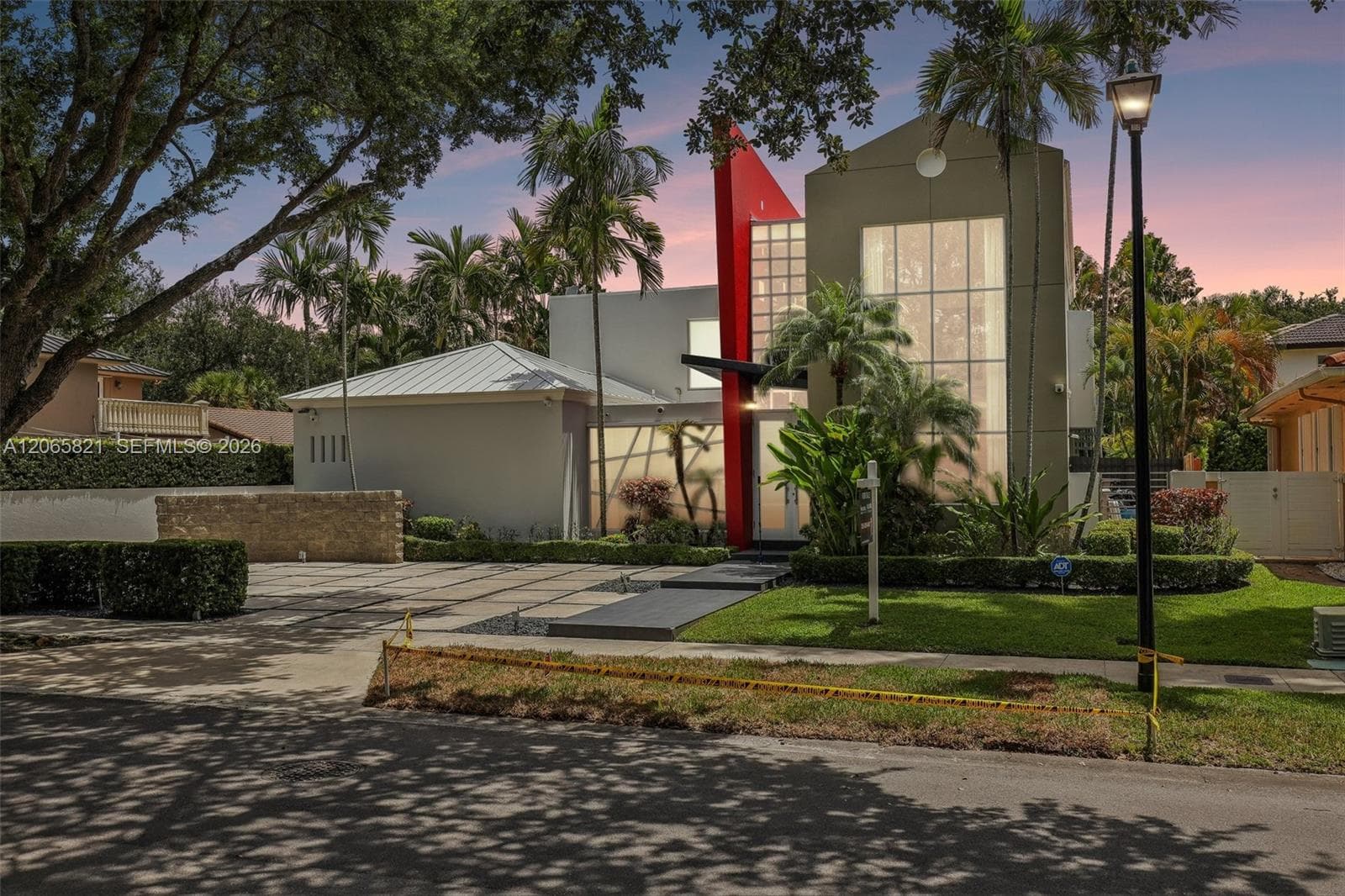 16581 NW 84th Ave, Miami Lakes, FL 33016 — zdjęcie 2