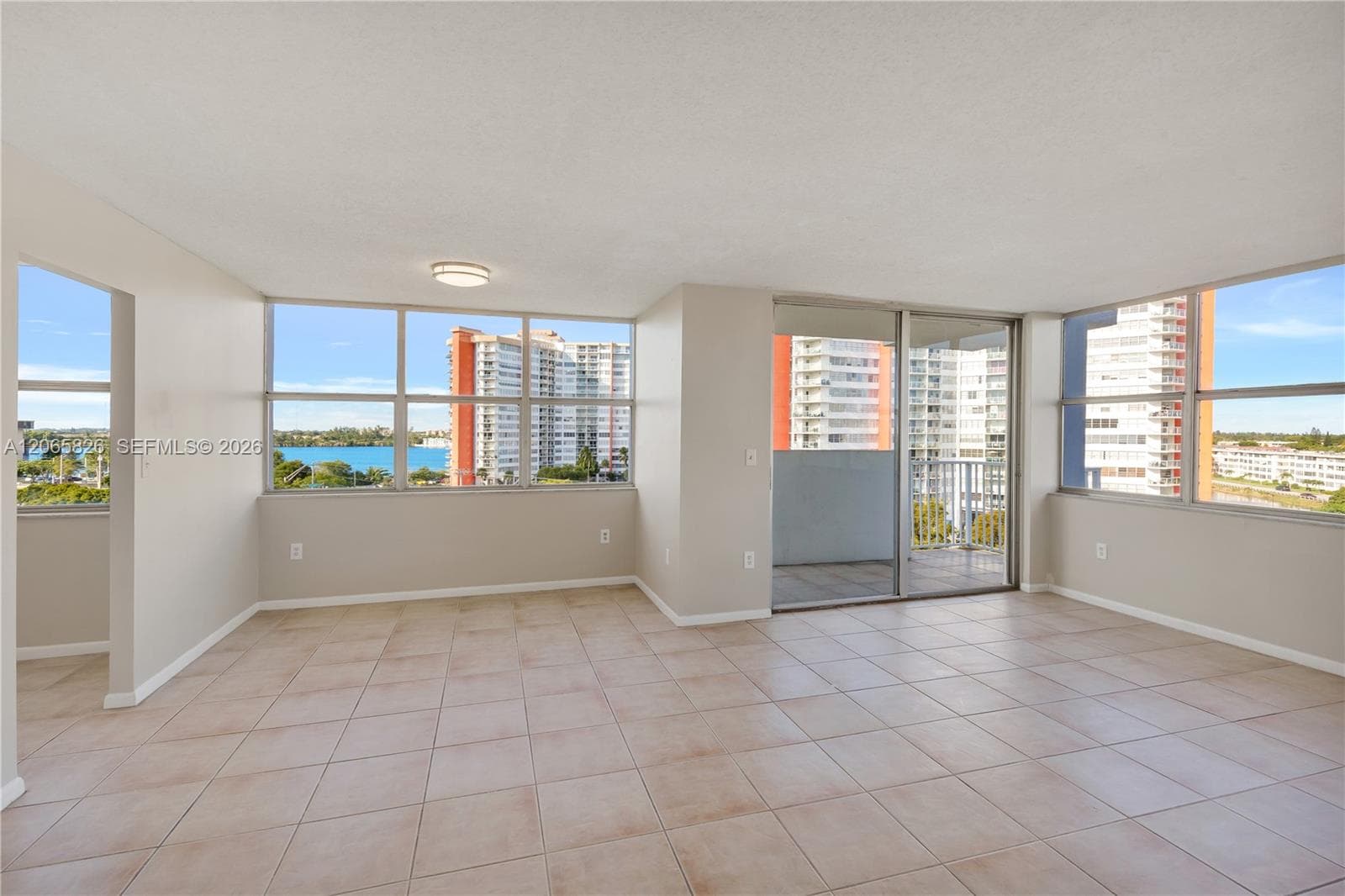 1300 NE Miami Gardens Dr # 714E, Miami, FL 33179 — zdjęcie 2