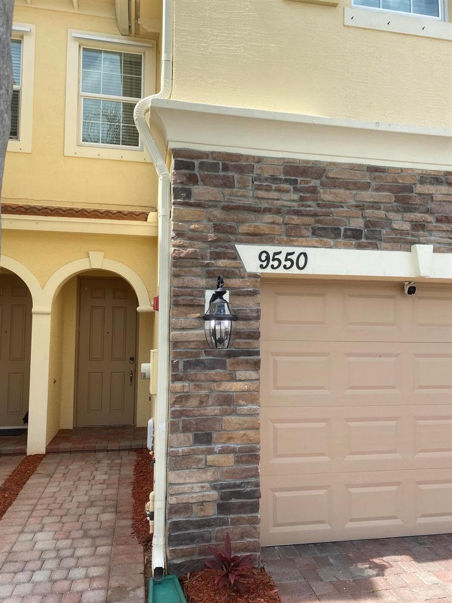9550 SW PURPLE MARTIN Way, Stuart, FL 34997 — zdjęcie 2