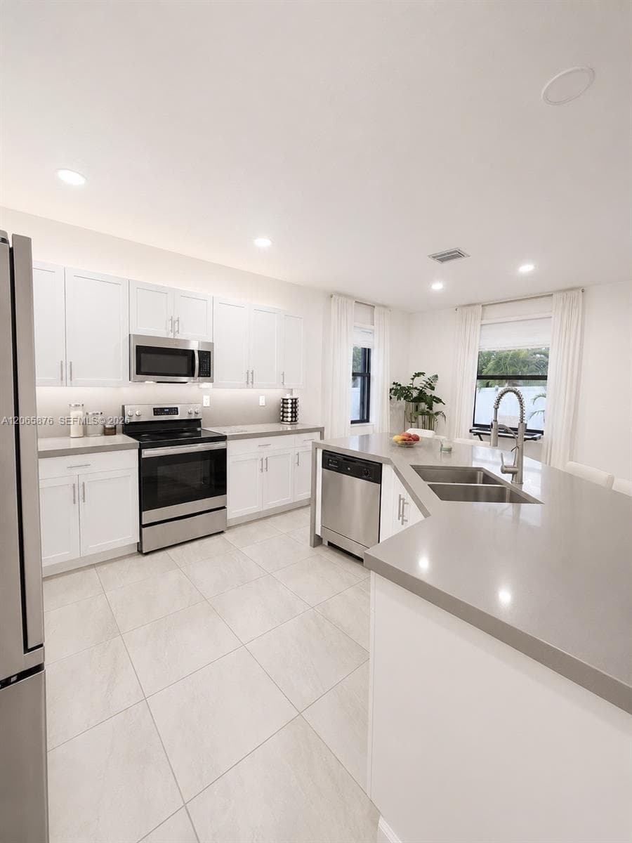 3555 W 106th St, Hialeah, FL 33018 — zdjęcie 3