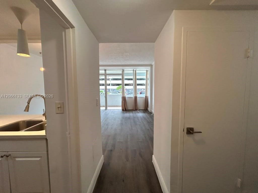 7545 E Treasure Dr # 1B, North Bay Village, FL 33141 — zdjęcie 2