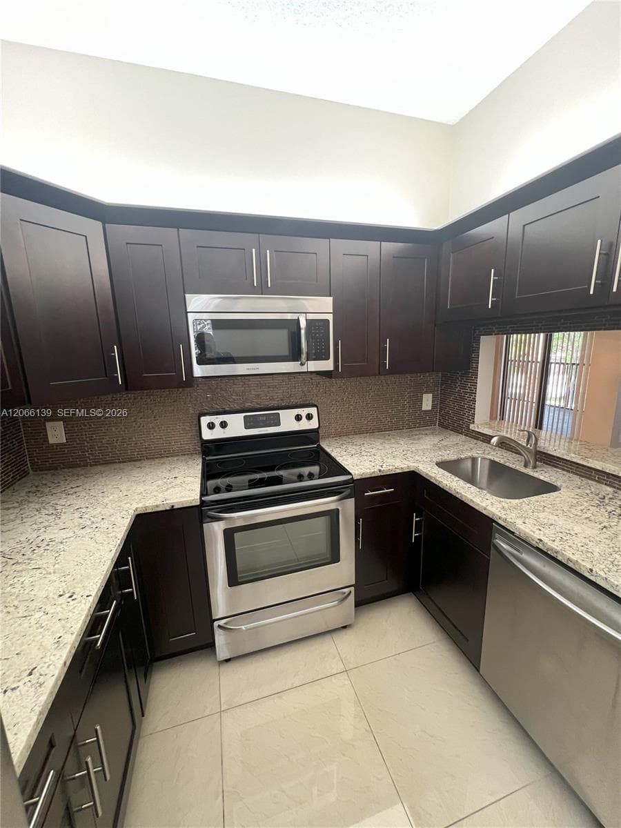 10700 NW 14th St # 142, Plantation, FL 33322 — zdjęcie 3