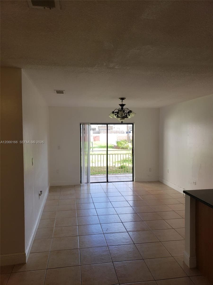 8425 NW 8th St # 104, Miami, FL 33126 — zdjęcie 5