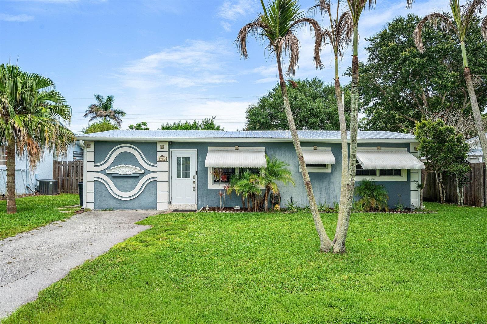 5709 SE Indigo Avenue, Stuart, FL 34997
