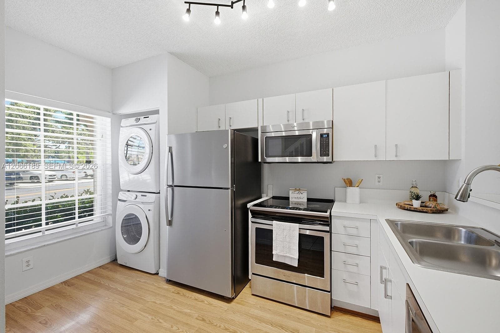 12135 SW 3rd St, Pembroke Pines, FL 33025 — zdjęcie 2