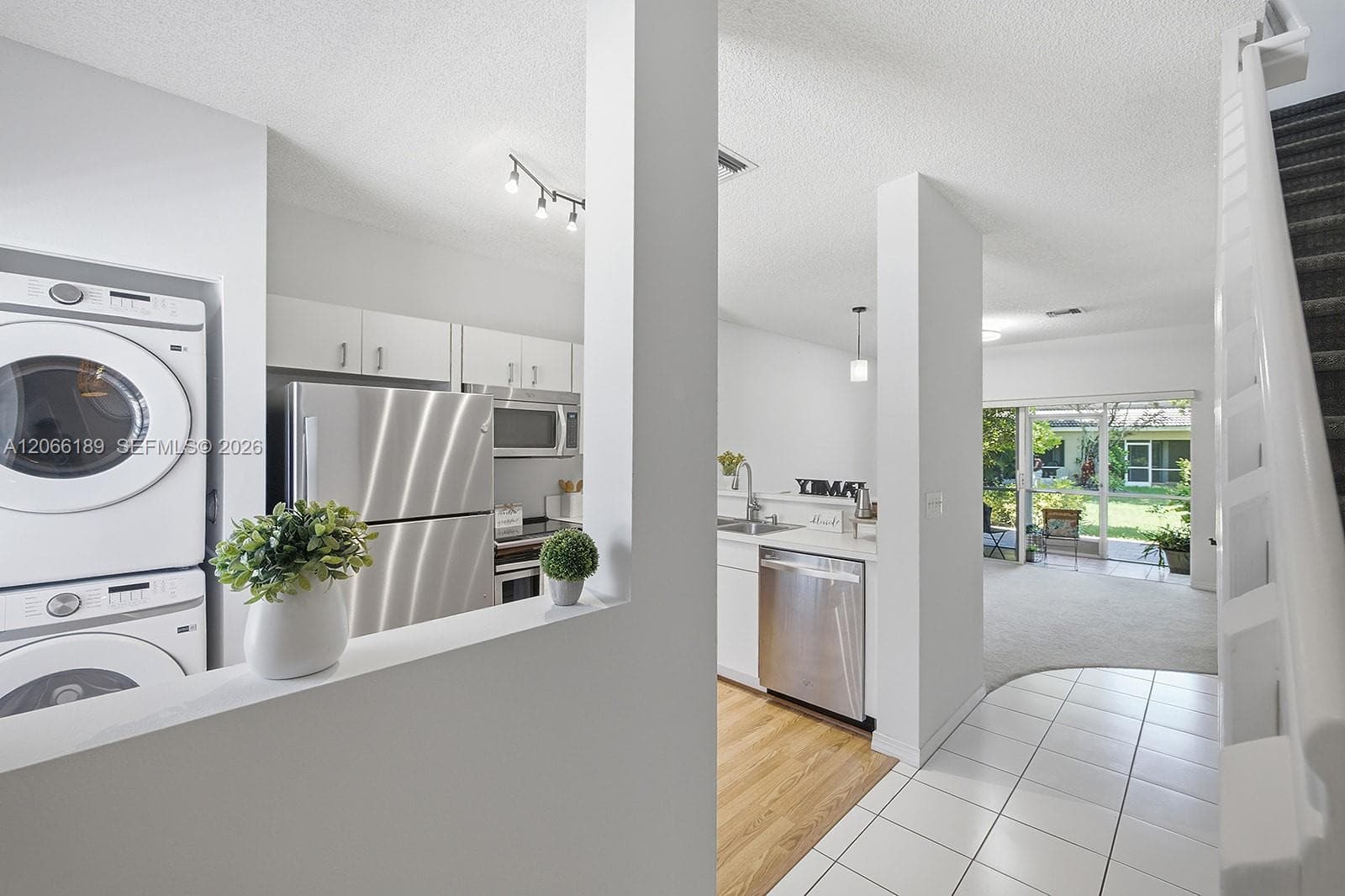12135 SW 3rd St, Pembroke Pines, FL 33025 — zdjęcie 4