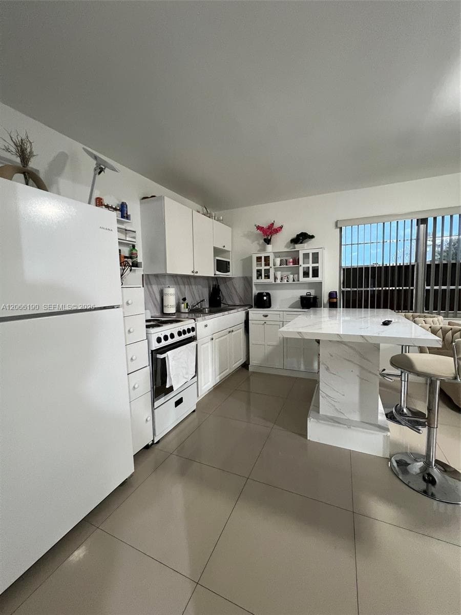 467B E 13th St # 467B, Hialeah, FL 33010 — zdjęcie 3