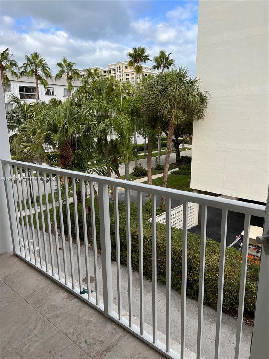 240 Galen Dr # 302, Key Biscayne, FL 33149 — zdjęcie 3