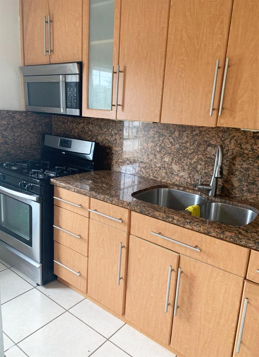 555 SW 16TH Avenue # 15, Miami, FL 33135 — zdjęcie 2