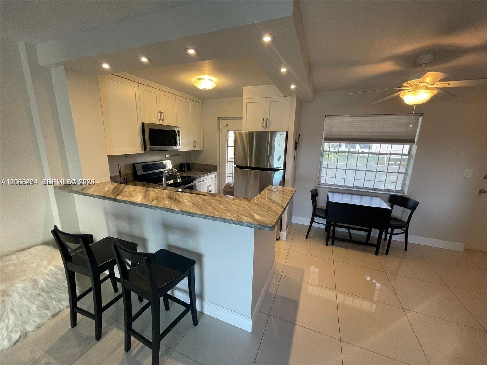 220 Kings Point Dr # 303, Sunny Isles Beach, FL 33160 — zdjęcie 2