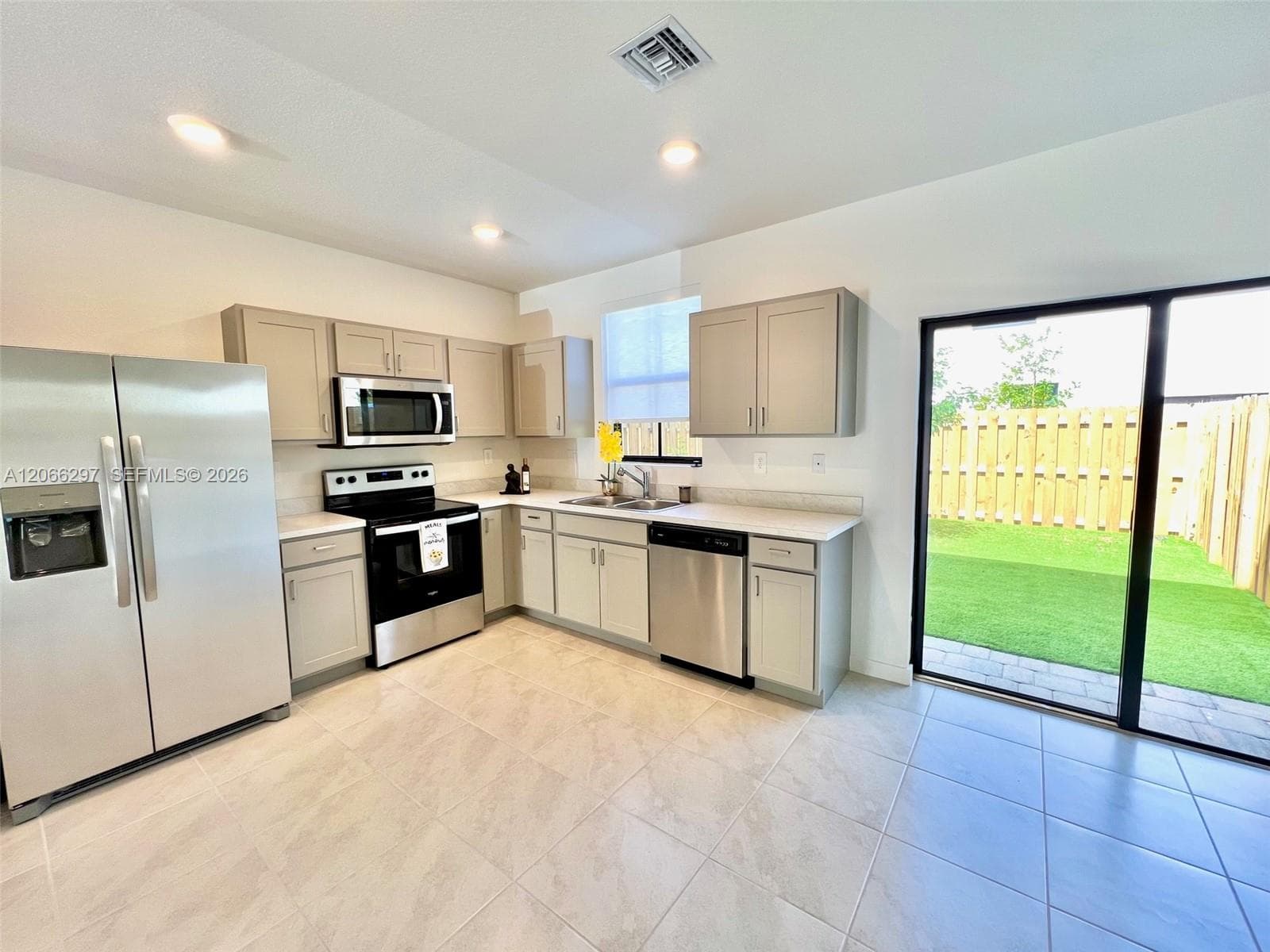 429 NE 12th Street # 0, Florida City, FL 33034 — zdjęcie 2