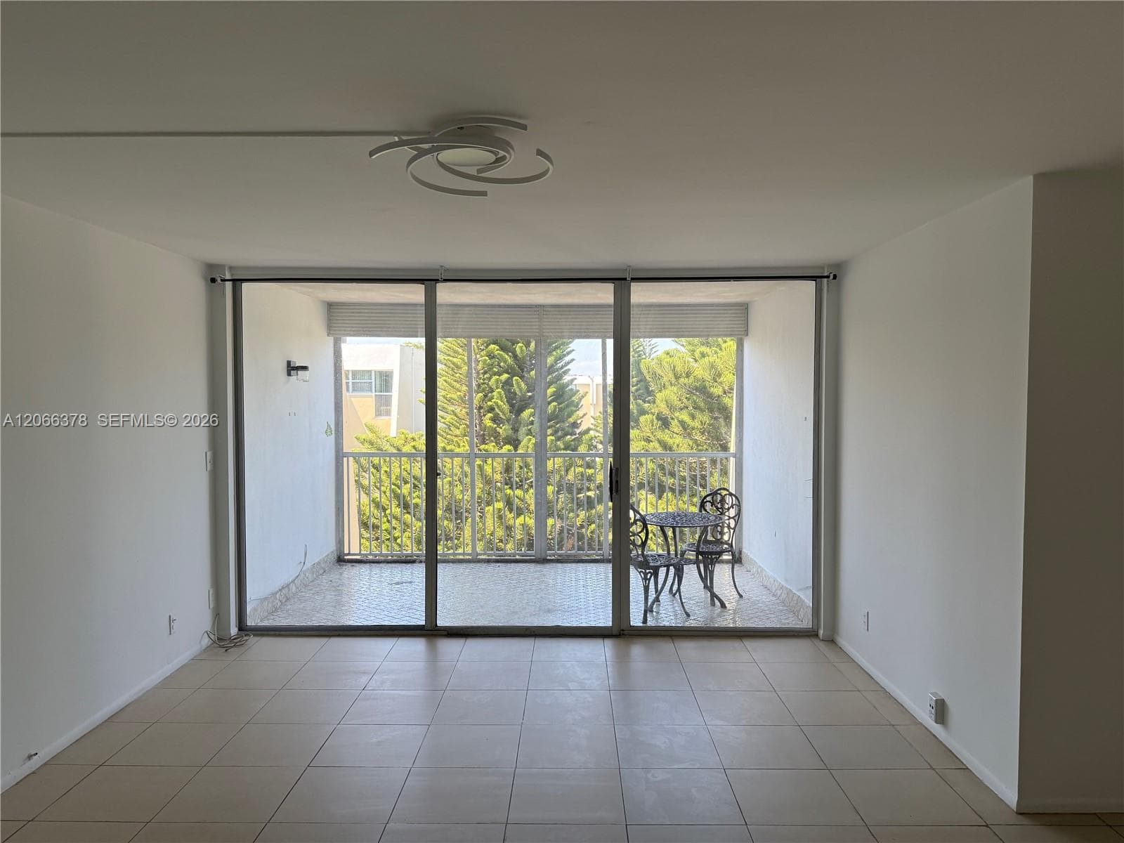 952 NE 199th St # 4K, Miami, FL 33179 — zdjęcie 3