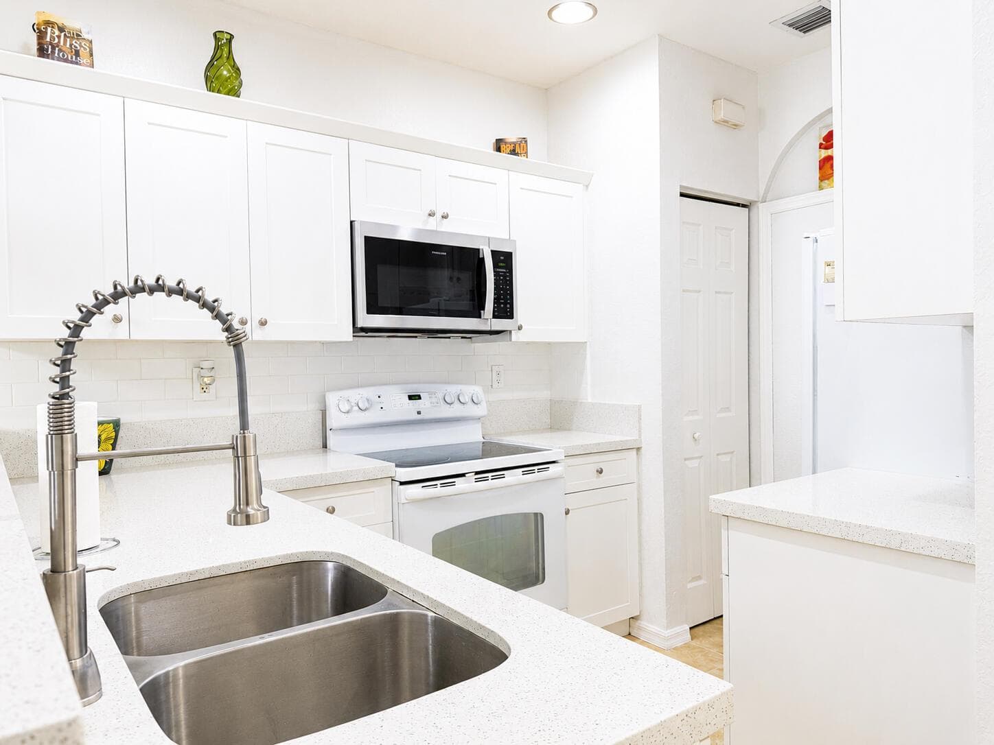 6007 SW 19TH Street, North Lauderdale, FL 33068 — zdjęcie 3