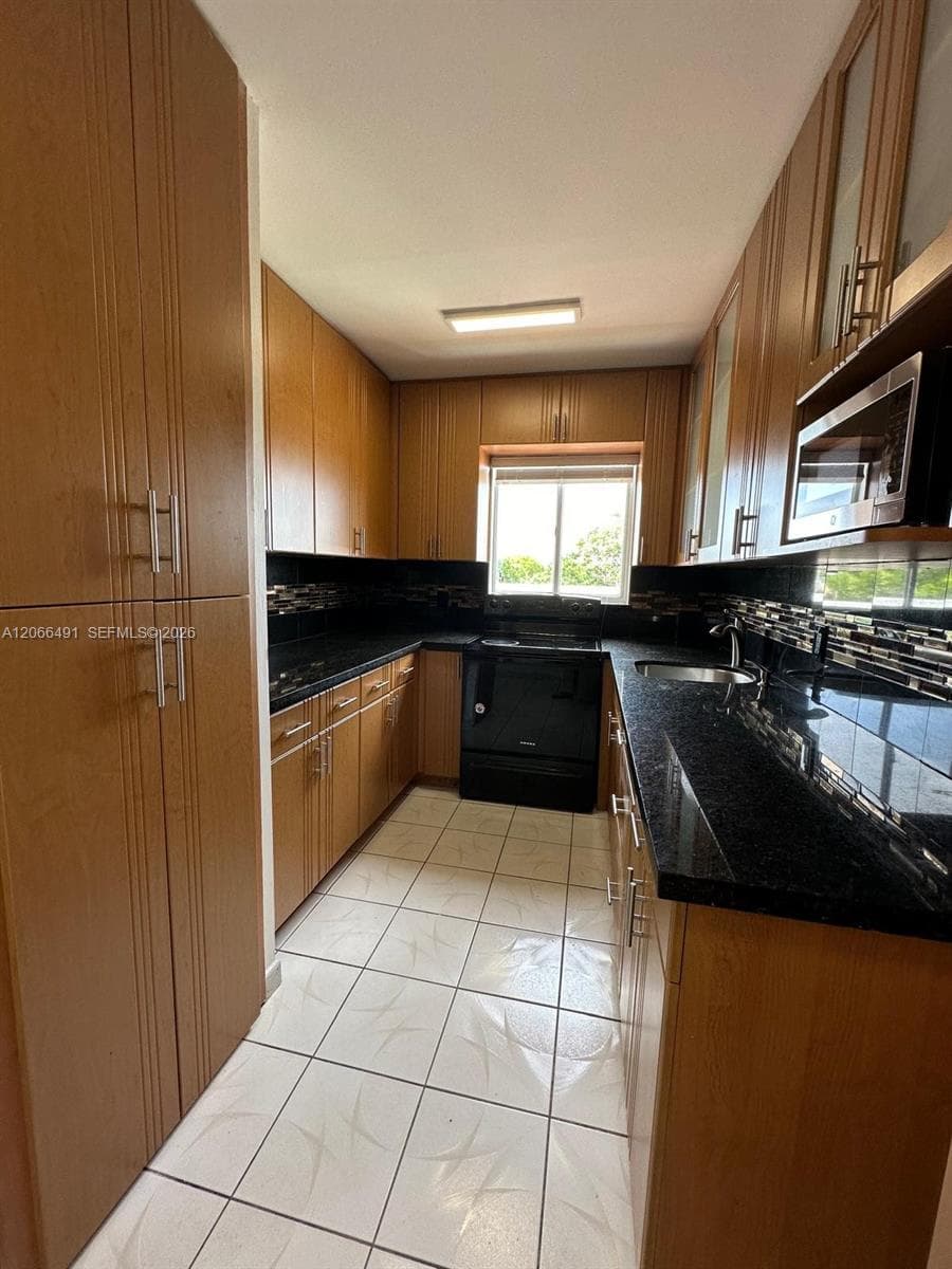 2921 SW 10th St # 33, Miami, FL 33135 — zdjęcie 4