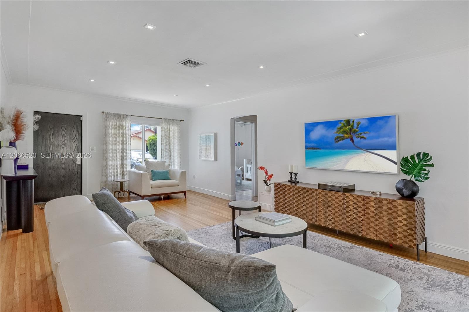 8950 Byron Ave, Surfside, FL 33154 — zdjęcie 2