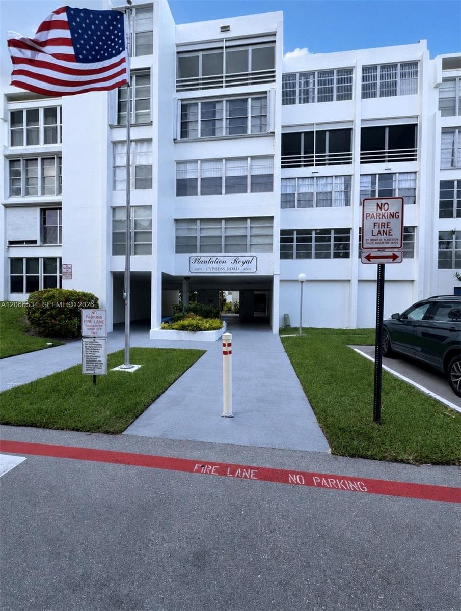 6901 Cypress Rd # B17, Plantation, FL 33317