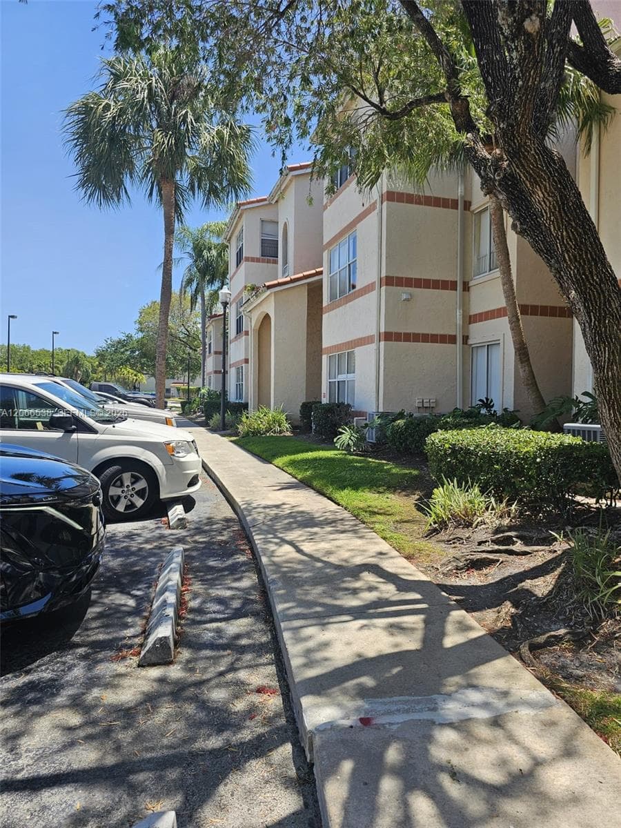 3470 N Pinewalk Dr N # 221, Margate, FL 33063