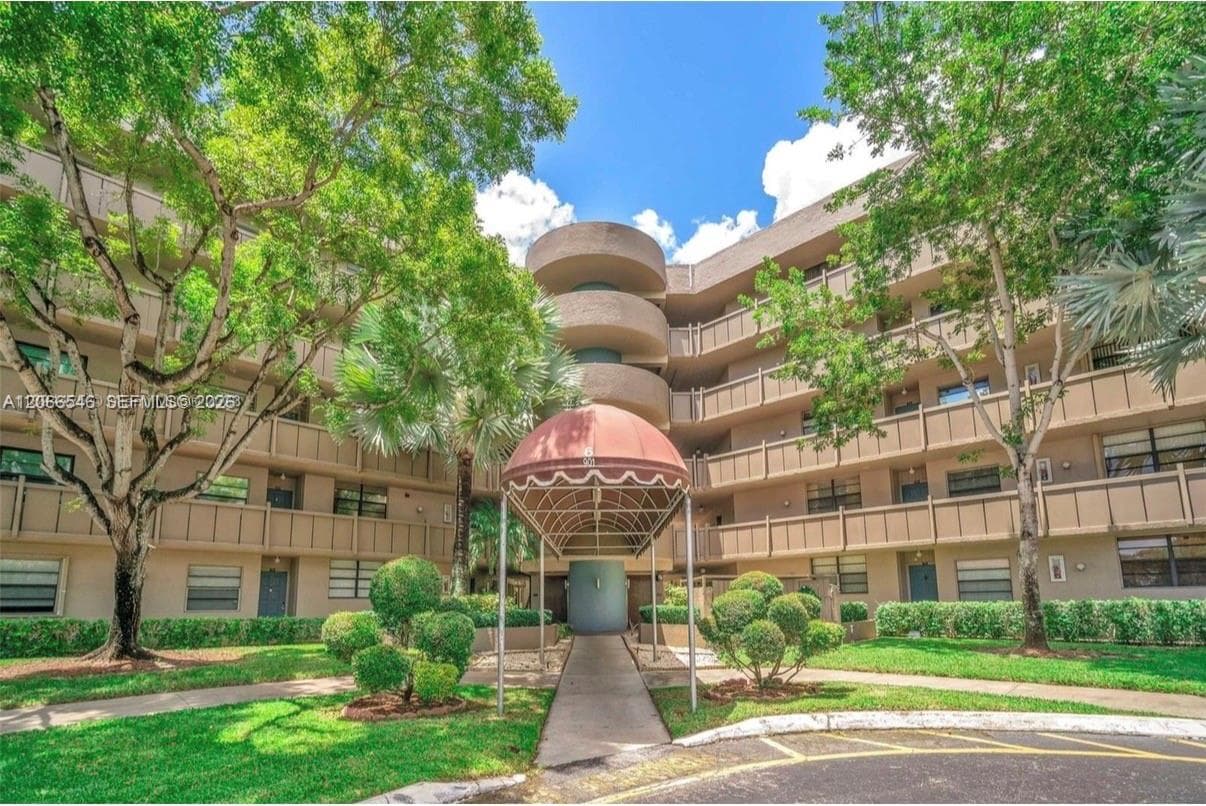 901 Colony Point Cir # 111, Pembroke Pines, FL 33026 — zdjęcie 2