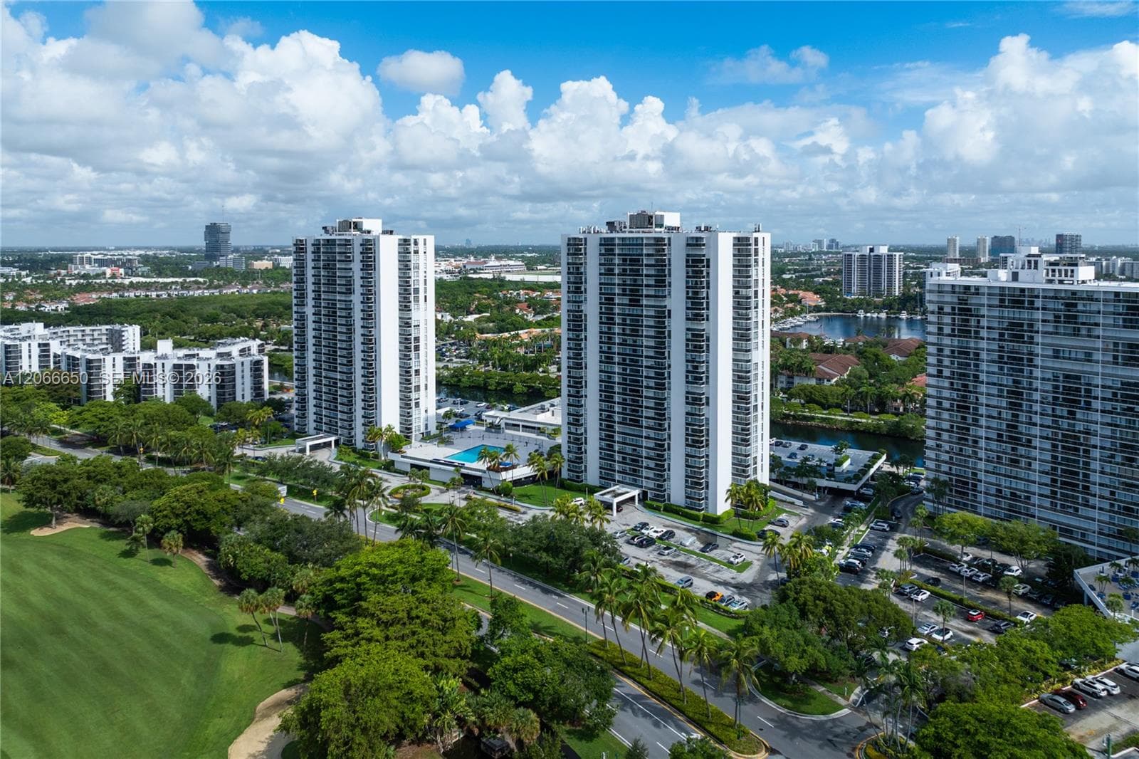 3675 N Country Club Dr # 401, Aventura, FL 33180 — zdjęcie 3