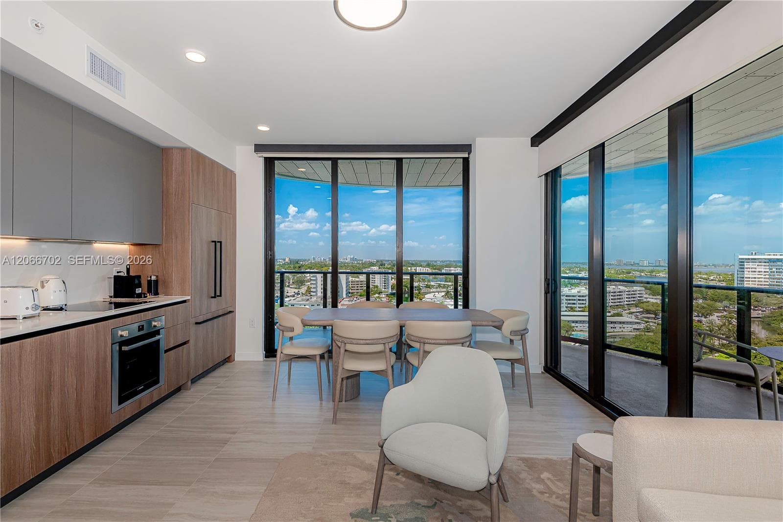 580 72nd St # 1112, Miami Beach, FL 33141 — zdjęcie 2