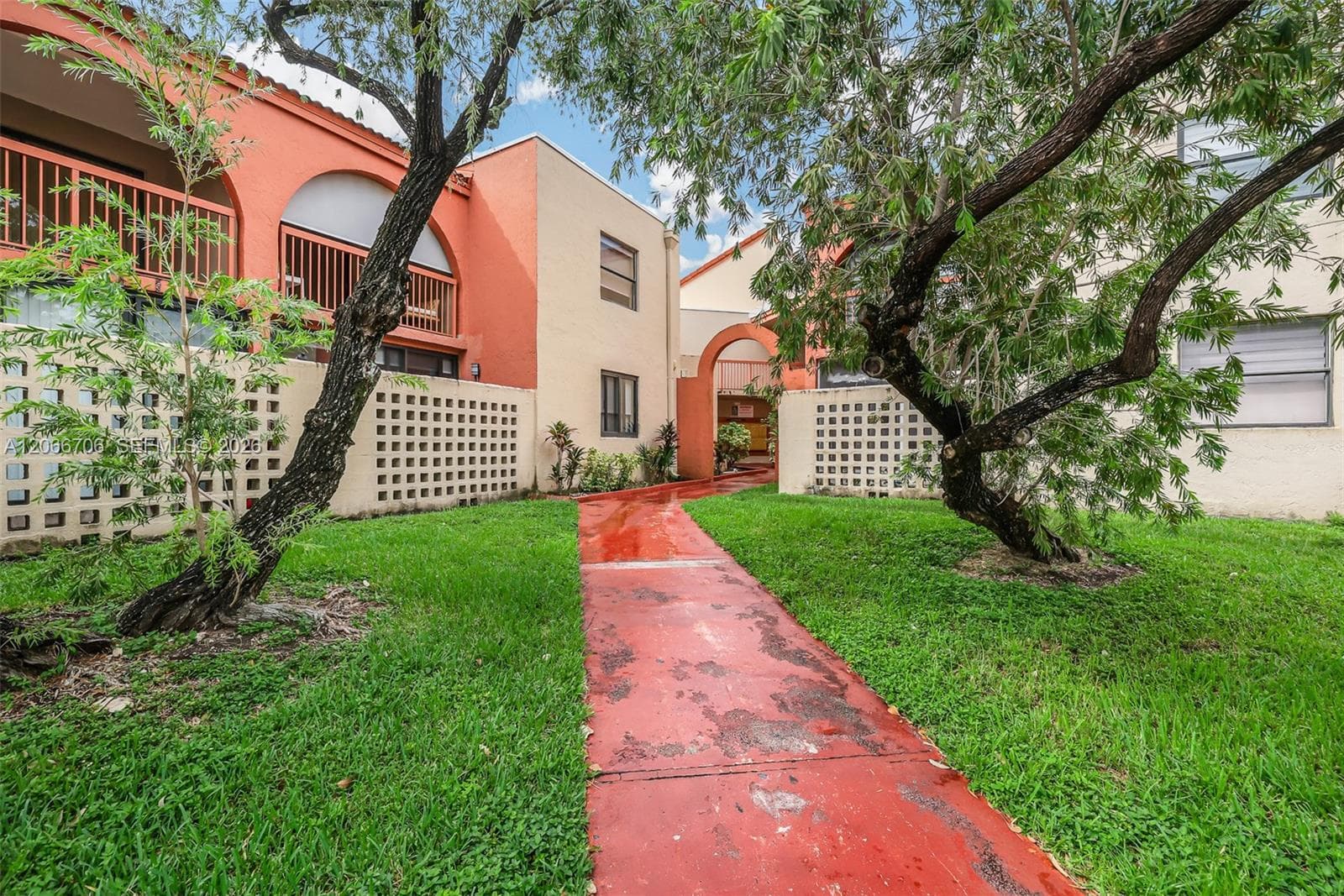 10245 NW 9th St Cir # 102-9, Miami, FL 33172 — zdjęcie 2