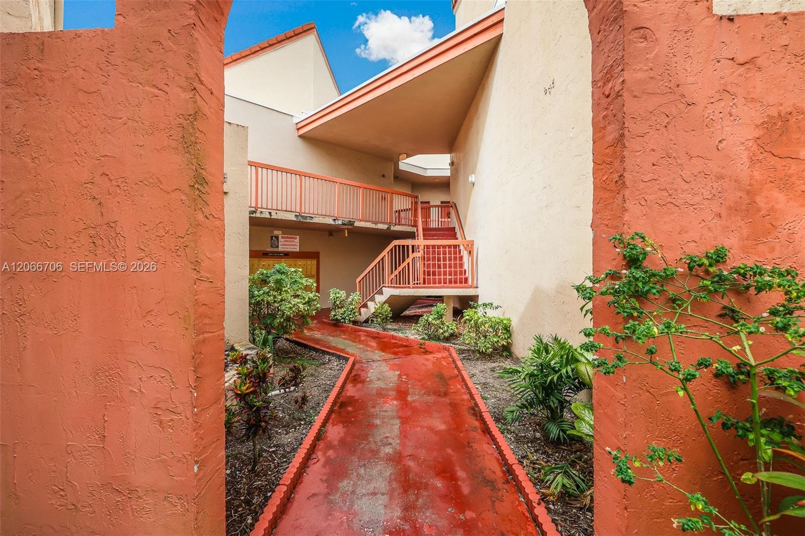10245 NW 9th St Cir # 102-9, Miami, FL 33172 — zdjęcie 4