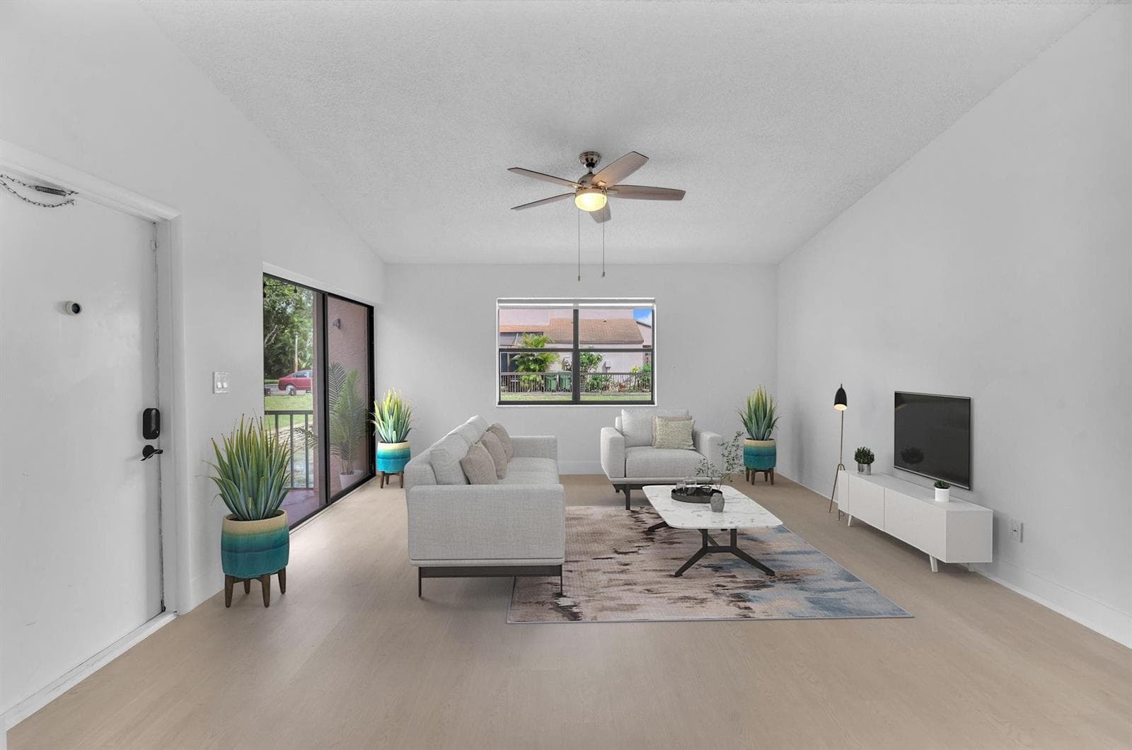 12359 NW 11TH Court, Pembroke Pines, FL 33026 — zdjęcie 5