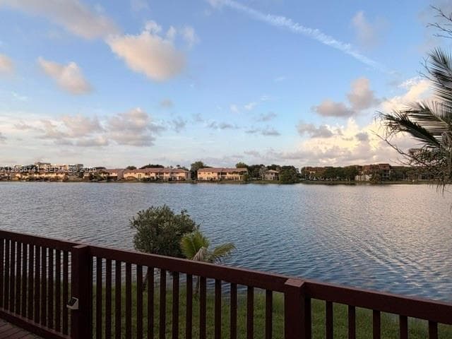 780 NE 199th St # 207E, Miami, FL 33179 — zdjęcie 4