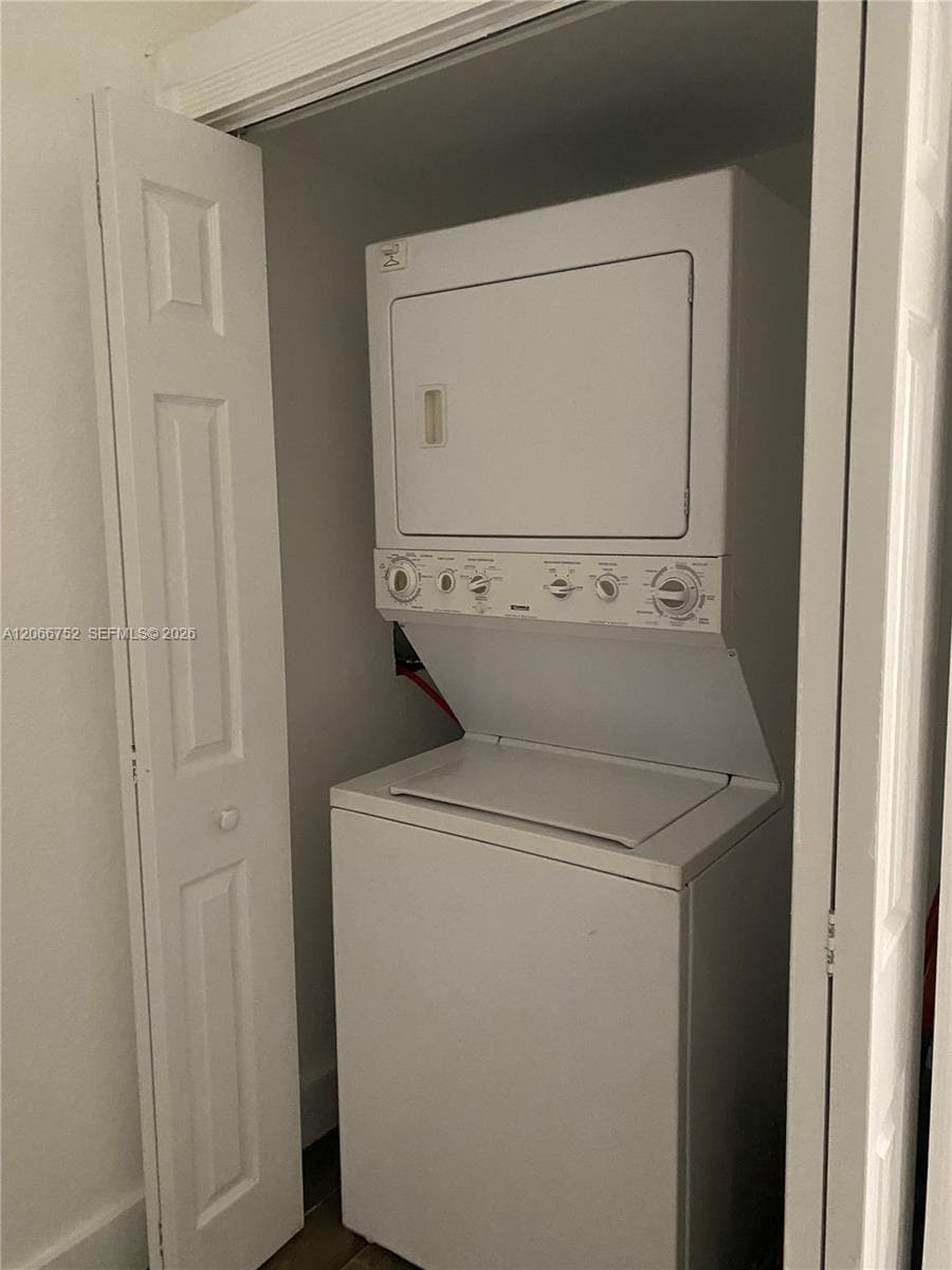 1 Edgewater Dr # 103, Coral Gables, FL 33133 — zdjęcie 3