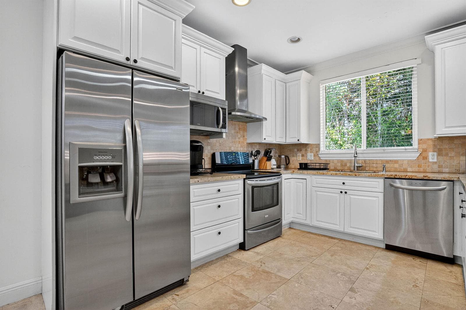 1705 NE 11th Street, Fort Lauderdale, FL 33304 — zdjęcie 2