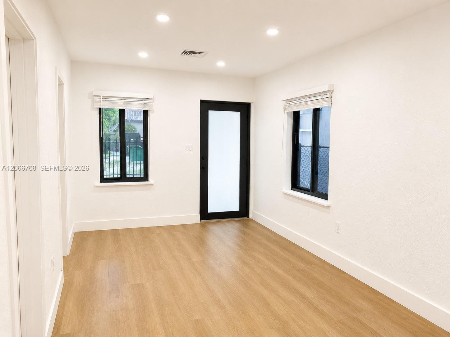 2415 NW 15th St, Miami, FL 33125 — zdjęcie 3