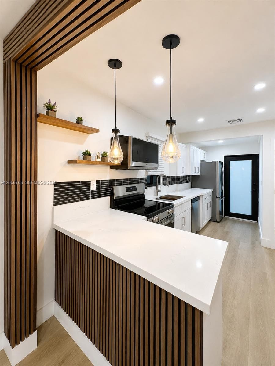 2415 NW 15th St, Miami, FL 33125 — zdjęcie 5