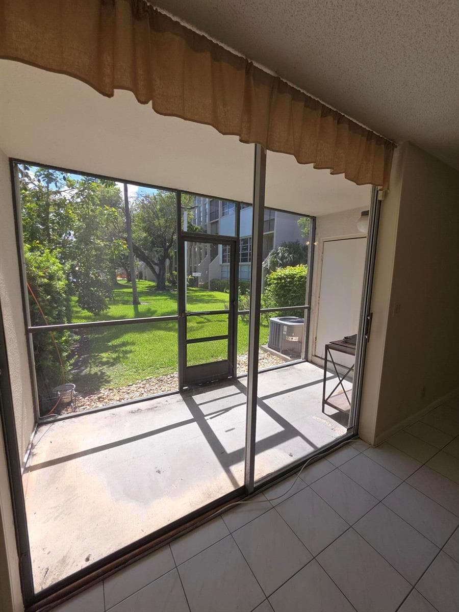 1001 THREE ISLANDS Boulevard # 36, Hallandale Beach, FL 33009 — zdjęcie 4
