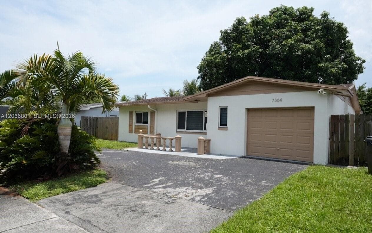 7304 Mckinley St, Hollywood, FL 33024