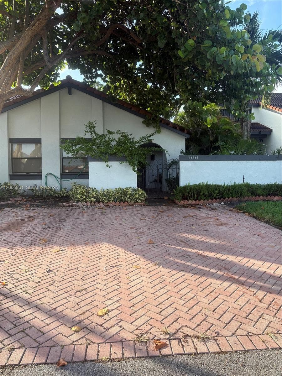 17919 NW 66th Ct, Hialeah, FL 33015 — zdjęcie 2