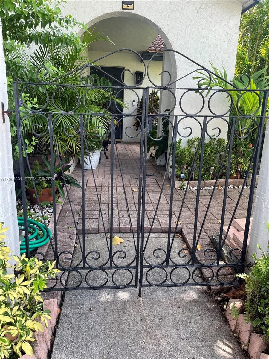 17919 NW 66th Ct, Hialeah, FL 33015 — zdjęcie 3