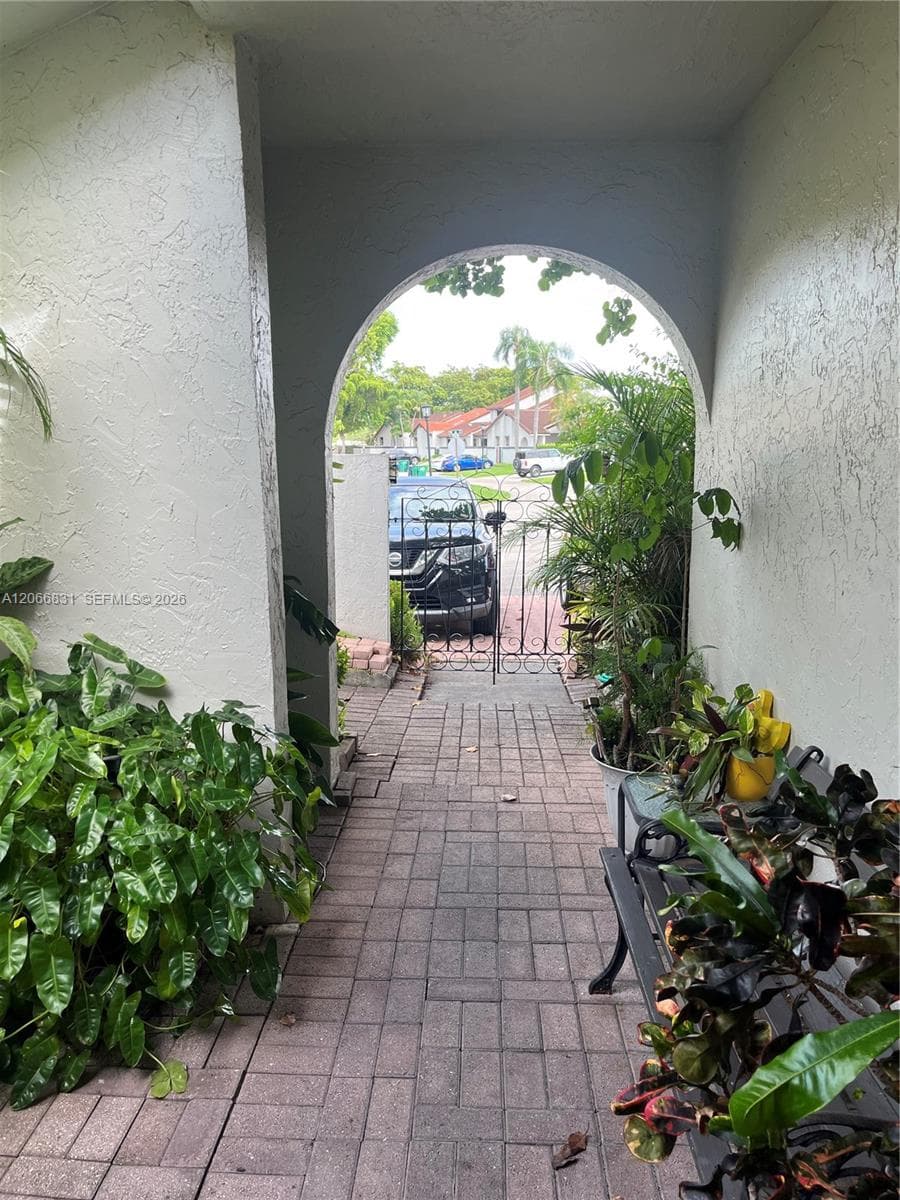 17919 NW 66th Ct, Hialeah, FL 33015 — zdjęcie 5