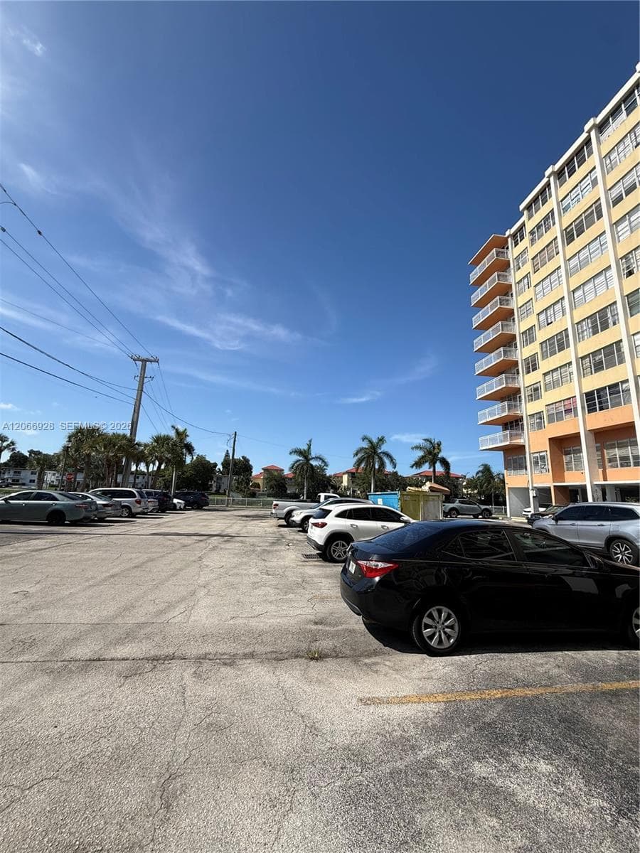 2025 NE 164th St # 707, North Miami Beach, FL 33162 — zdjęcie 3