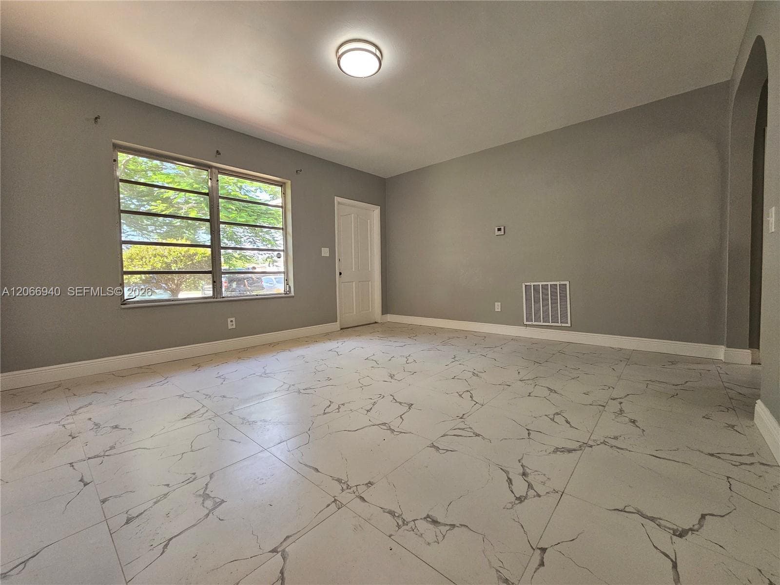 1929 NE 176th St, North Miami Beach, FL 33162 — zdjęcie 2