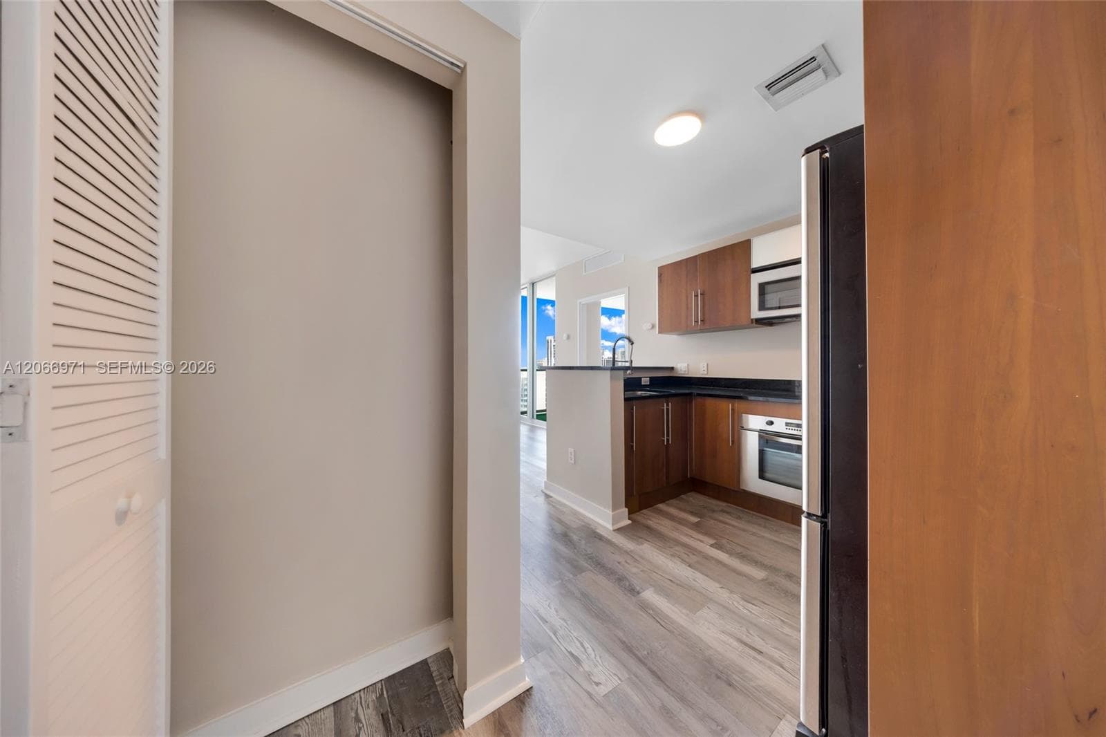300 S Biscayne Blvd # T-2911, Miami, FL 33131 — zdjęcie 2
