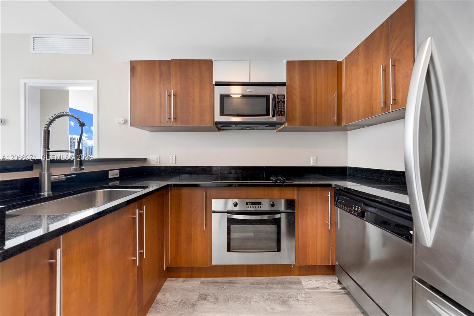 300 S Biscayne Blvd # T-2911, Miami, FL 33131 — zdjęcie 4