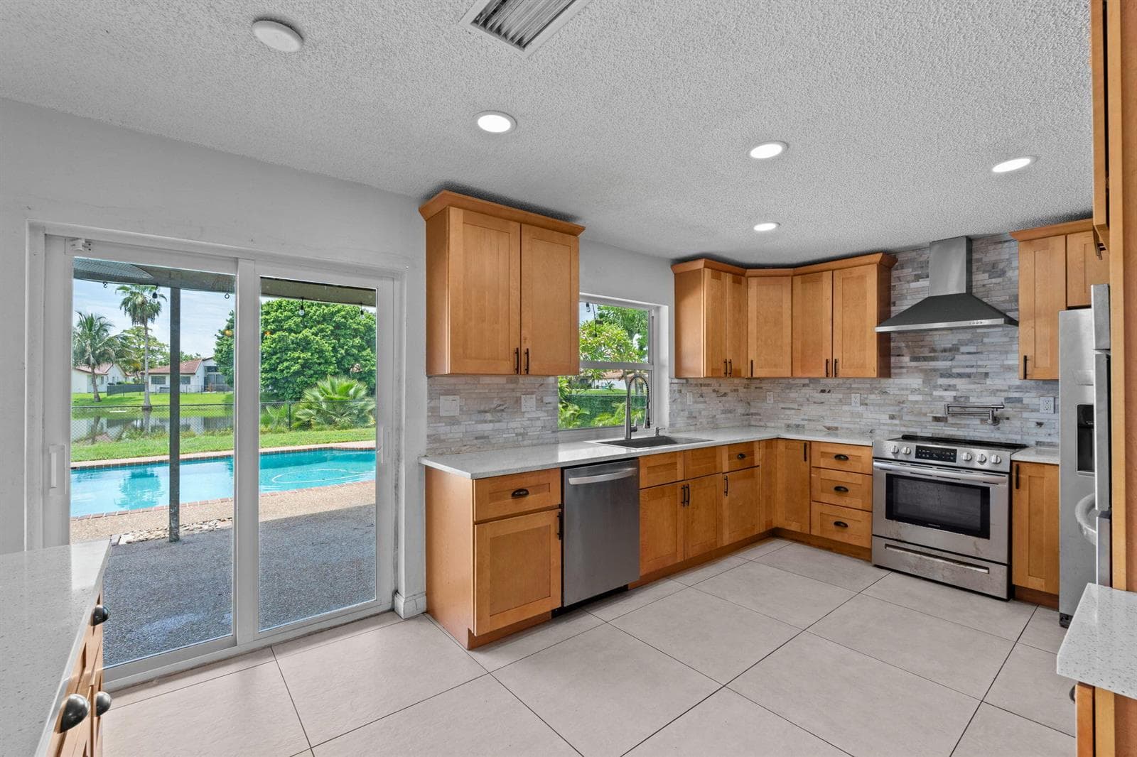 8560 NW 2nd Street, Coral Springs, FL 33071 — zdjęcie 5