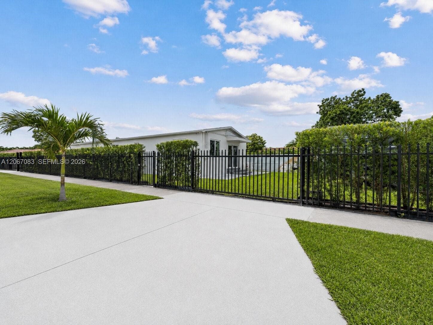 3930 W 2nd Ave, Hialeah, FL 33012 — zdjęcie 2